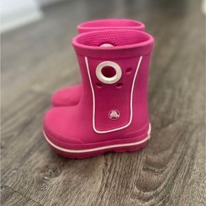 Crocs toddler boots size 6.6